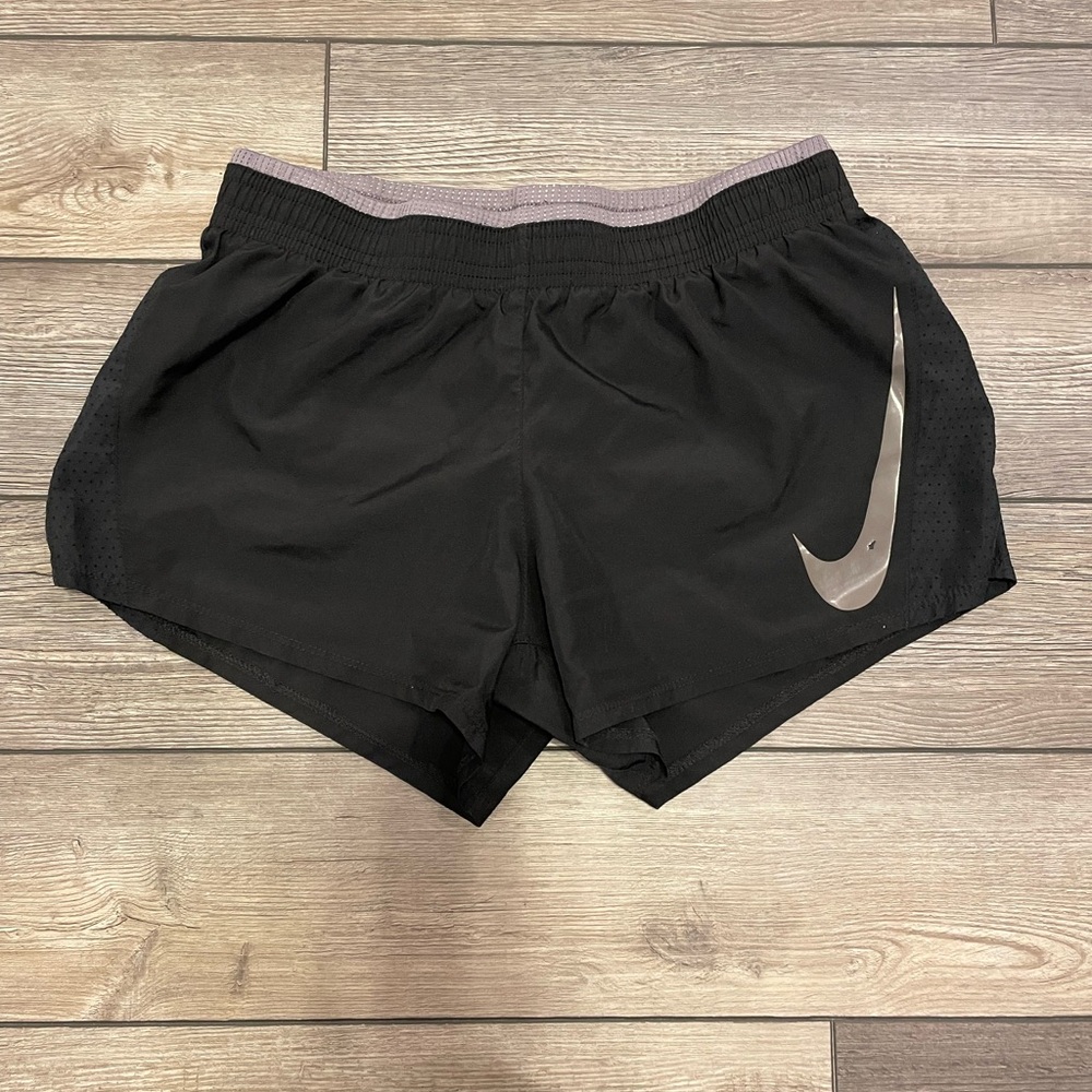 Nike Black Athletic Shorts Lightweight Breathable Design